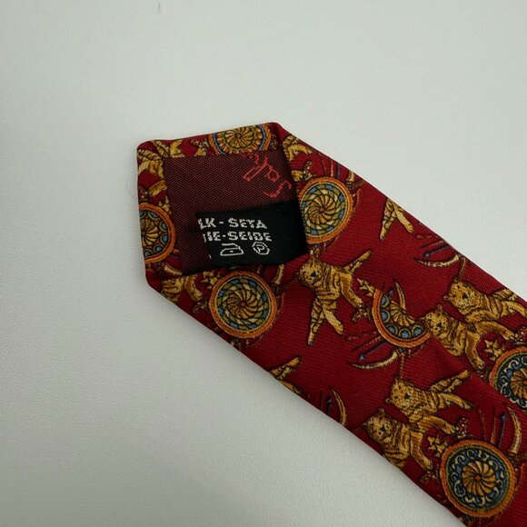 Salvatore Ferragamo Silk Tie Red Gold Lion Medallion Geometric Made in Italy - Picture 8 of 9